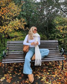 Slippers Outfit, Comfy Fall Outfits, Uggs Outfit, Casual Evening, Beauty And Fashion, Autumn Outfit, Outfit Inspo Fall, Winter Clothes, Outfit Casual