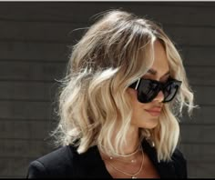 Womens Blonde Balayage, Blonde Bob 2023 Trends, Heidi Powell Hair, Blond Hair Black Eyebrows, Modern Blonde Hair Color, Neutral Blonde Balayage Short Hair, Bob Haircuts For Women Blonde, Full Blonde Hair Color Ideas, Short Shadow Root Blonde Hair