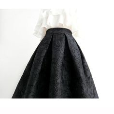 A simple black flared skirt. 
Made with jacquard fabric that has patterns and patterns woven into it, the outfit will not be monotonous and will give you a sense of elegance.
 Enjoy an adult French girly outfit with a frilled blouse.



 <Size>



 small size



 Total length: 68cm

 Waist: 64cm




 medium size



 Total length: 68cm

 Waist: 68cm




 L size



 Total length: 69cm

 Waist: 72cm




 XL size



 Total length: 69cm

 Waist: 76cm




 XXL size



 Total length: 70cm

 Waist: 8 Black Flower Pattern, French Girly, Black Flare Skirt, Black Items, Umbrella Skirt, Girly Outfit, Skirt Medium, Black Flare, Floral Jacquard