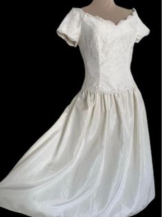 a white dress on a mannequin headdress with an open back and short sleeves