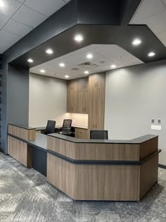 an empty conference room with desks and chairs