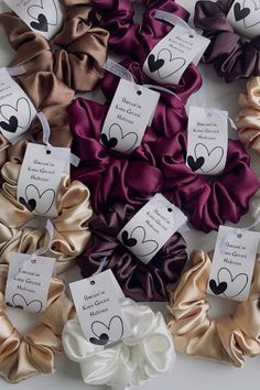 packaging idea for scrunchie business. Suvenir Pernikahan Handmade, Boyfriend Cute Gifts, 5 Senses Gift For Boyfriend, Scrunchie Business, 5 Senses Gift, Senses Gift, Diy Hair Scrunchies, Packaging Idea