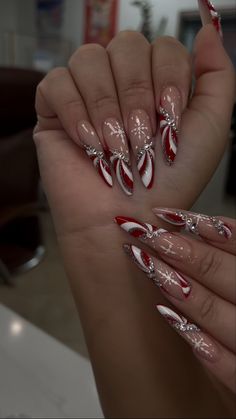 Christmas Almond Shaped Nails, Almond Christmas Nails Winter, Almond Shape Christmas Nails, Red Christmas Nails Almond, Almond Shaped Christmas Nails, Pre Christmas Nails, Bling French Tip Nails, Christmas Gel, Shaped Nails