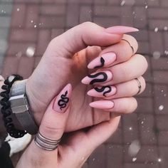 Glow in the Dark Nail Art for Summer Nights and Parties Black Nail Designs, Black Nail, Best Acrylic Nails