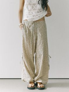 Composition : Cotton 100%Country of Origin : Republic of Korea Flowy Boho Pants, Boho Pants Pattern, Cozy Comfy Outfits, Scandi Pants, Boho Flowy Pants, Thailand Clothes, Florida Clothes, Cute Pants Outfits, Flowy Summer Pants