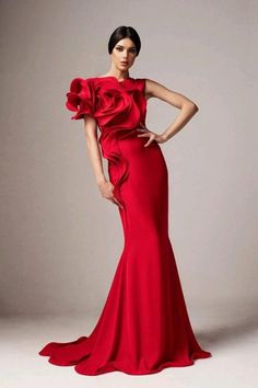 Red Evening Dress, Gala Dresses, Couture Gowns, Glam Dresses, Tailored Suits, Dresses To Wear To A Wedding, Gorgeous Gowns, Beautiful Gowns