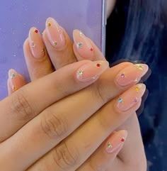 Natural Nails With Jewels, Short Oval Nails With Rhinestones, Simple Gel Nails With Gems, Nails With Rhinestones Colorful, Biab Nails With Gems, One Gem Nails, Gel X Nails With Rhinestones, Gel Nail With Gems, One Rhinestone On Each Nail