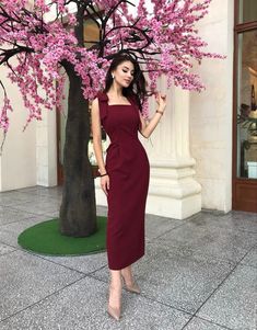 Burgundy Outfit Ideas Classy, Modest Burgundy Dress, Burgundy Dress Casual, Evening Dresses Elegant Classy Simple, Elegant Midi Dress Classy Simple, Elegant Modest Dresses, Prom Dresses Midi Length, Prom Dress Elegant, Burgundy Prom