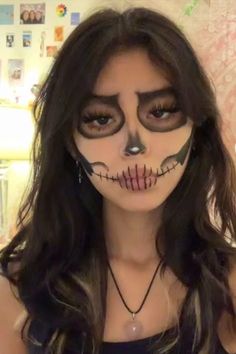 Tiktok Skull Makeup, Skill Makeup Halloween, Emo Skeleton Makeup, Tiktok Skeleton Makeup, Scelotin Makeup Easy, Skeleton Makeup For Halloween, Skeleton Halloween Costume Aesthetic, Cute Skeleton Halloween Costumes, Halloween Costumes Women Skeleton