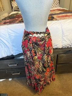 Vintage asymmetrical maxi skirt 

Size -L ( measurements posted) 

beautiful vintage floral maxi skirt with layered details. shorter in the front and longer in the back. perfect vintage condition. one of a kind piece. shipping is the cheapest it gets. brand is Jaloux 

NO RETURNS⭐️
PRICE IS FIRM⭐️

#vintage #boho #maxiskirt #y2k #freepeople Asymmetrical Maxi Skirt, Floral Maxi Skirt, Floral Maxi, Vintage Boho, Vintage Floral, American Vintage, Women's Skirt, Maxi Skirt, Vintage Ladies