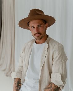 Meet The Roadtripper - men's fedora hat in dark brown color.  The Roadtripper hat for men has a tall teardrop-shaped crown with a wide, stiff brim. It comes with a tonal brown triple-strand suede leather band which can also be removed for a simpler aesthetic look.  Like any other Reverie wool felt hat, The Roadtripper features an adjustable inner strap to suit varied head sizes. It allows you to reduce the size of the hat by another 2 cm. Details: - Men's wool fedora hat - 100% Australian wool - Top Hats Men, Adjustable Flat Brim Fedora, Men In Hats, Men’s Fedora Outfit, Rugged Brown Fedora With Flat Brim, Rugged Brown Fedora With Curved Brim, Western Brown Flat Cap, Wide Brim Fedora Mens, Fedora Hat Men Outfits