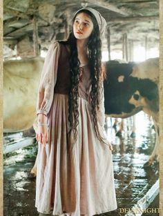 Fantasy Peasant Dress, Medieval Girl Aesthetic, Medieval Peasant Girl, Peasant Girl Dress, Medieval Theme Party, Peasant Aesthetic, Infp Vibes, Peasant Outfit, Dresses Medieval