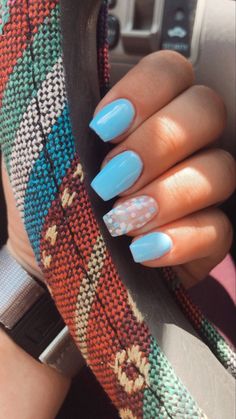 Nails Back To School Acrylic, Nails One Finger Different, Cute Spring Acrylic Nails Short, Beach Summer Nails 2023, Beach Nail Inspo Acrylic, Medium Acrylic Nails Designs Ideas, Spring Nails With Nail Art, Preppy Nails Acrylic Square, Acrylic Nails With One Accent Nail