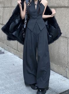 Woman Tie Outfit Ideas, Outfit Ideas Formal Casual, Cool Formal Outfits, Fighter Outfit Woman, Tailored Tops For Women, Alternative Graduation Outfit, Suit Inspo Women, Theatre Academia Outfit, Unique Suits Women