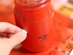 Spray paint over stickers on mason jars to create festive luminaries Outside Lighting, Mason Jar Crafts, Jar Crafts, Crafty Craft, Crafty Diy, Craft Time, Diy Projects To Try, Cute Crafts, Crafts To Do