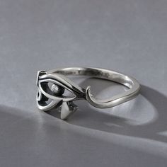 Weight: 2.4 gWidth: 2.1 mmHeight: 2.15 mmThickness: 1.4 mmMaterial: Plating Color: Eye Of Horus Ring Silver, Eye Of Horus, Sterling Silver Ring, Silver Ring, Sterling Silver Rings, Bespoke, Silver Rings, Custom Design, Plating