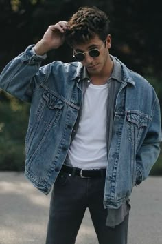 Denim Jacket Denim Outfit Men, Casual Denim Outfits, Mens Fashion Denim, Casual Denim Jacket, Denim Outfits, Vintage Hipster, Hipster Man, Hipster Mens Fashion, Mens Fashion Urban