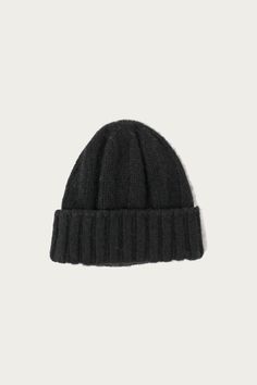 Beams Plus - Cashmere Rib Watch Cap - Black - Canoe Club Luxury Black Beanie Hat, Men's Beanies, Cashmere Gloves, Watch Cap, Cashmere Fabric, Cashmere Beanie, Beanie Black, Alpaca Yarn, Norse Projects