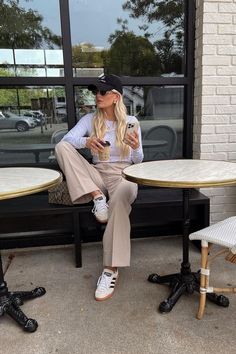 Flat Sneakers Outfit, Elevated Menswear, Shoes With Wide Leg Pants, Grey Trousers Women, Trousers With Sneakers, Tailored Pants Outfit, Trousers Outfit Casual, Tailored Pants Women