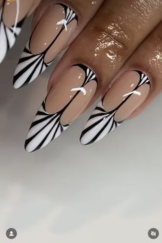 Black Nail Designs Trending Now, Nail Colours 2024, Black And White Abstract Nails, Cool French Tip Nail Designs, Aesthetic Nails Acrylic Summer, Graduation Nails Ideas, Aesthetic Nails Acrylic, Short Nails Cute, Nail Ideas For Summer