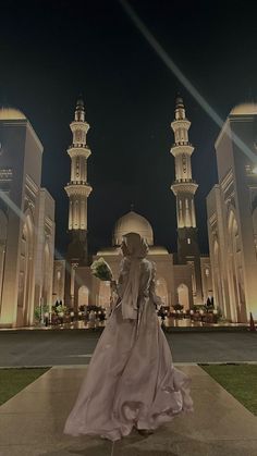 Muslim Wonyoungism, Hijab Outfit Aesthetic, Abaya Girl, La Mecca, Mekka Islam, Nana Jacqueline, 2025 Goals, Hijabi Fits, Mecca Wallpaper