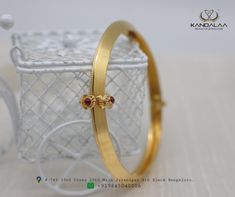 Simple Gold Bangles Indian, Ladies Kada Gold, Vanki Designs Jewellery, Tanishq Jewellery, Jewel Design, Gold Bracelet Simple