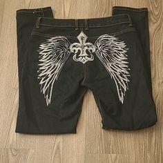 Awesome Jeans Wings On Rear And Front Pockets. Nwot Angel Wings Pants, Metal Outfits, Thrift Manifestation, Wrangler Jeans Women's, Angel Jeans, Metal Outfit, Rhinestone Jeans, Angels Jeans, Cowgirl Bling