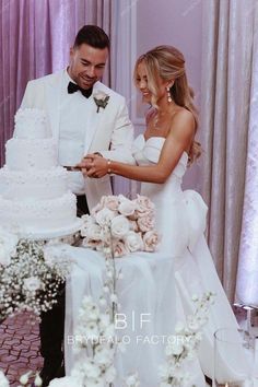 the bride and groom are cutting their wedding cake