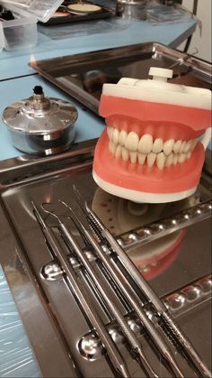 Dentist Career, Dental Assistant School, Dental Wallpaper, Dentist Art, Dental Doctor, Dental Photos