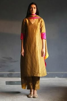 Tissue Kurta, Silk Kurti Designs, Silk Kurti, Indian Dress, Party Wear Indian Dresses, Silk Suit, Dress Indian Style, Indian Designer Outfits, Manish