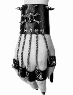 Emo Jewelry, Edgy Jewelry, Punk Accessories, Emo Outfits, Estilo Punk, Punk Outfits, Jewelry Outfit, Gothic Outfits, Goth Outfits