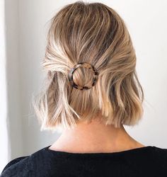 50 Trendiest Half-Up Half-Down Hairstyles for 2021 - Hair Adviser Half Up Half Down Short Hair, Braided Half Updo, Beyonce Hair, Male Hairstyles, Half Up Half Down Hairstyles, Long Hair Updo, Athletic Hairstyles, Natural Hair Styles Easy, Penteado Cabelo Curto