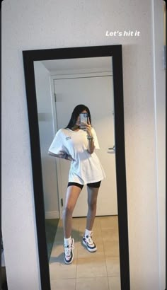 Biker Shorts Outfit, Mirror Selfie Poses, Trik Fotografi, Causual Outfits, Cute Comfy Outfits, Mode Inspiration, Looks Vintage, Retro Outfits, Outfits Casuales