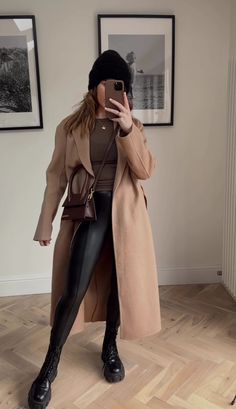 Petite Winter Fashion, Outfit Navidad, Hourglass Outfits, Casual Coats For Women, Outfit Beige, Patch Outfit, Job Clothes, Modest Girl, Pumpkin Patch Outfit