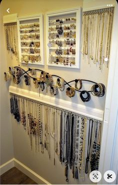 Jewelry Wall Organizer Diy, Eyeglasses Organizer Diy, Jewelry Organizer For Closet, Diy Wall Jewelry Display, Jewelry Wall In Closet, Jewelry Organizer Wall Closet Ideas, Wall Storage For Jewelry, Earring Organizer Wall, Jewelry Display In Closet