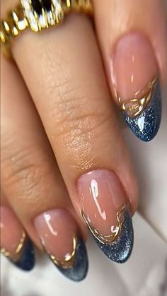 Blue Nails With Tips, Hailey Bieber Nails With Design, Trendy Nails Cat Eye, French Blue Nails Design, Magnetic Nails French Tip, Navy Blue And Brown Nails, Oppenheimer Nails, Colored French Tip With Chrome, Short Structured Manicure