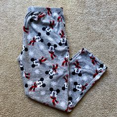 Mickey Mouse Adult Sleep Lounge Pants Size Xxl Gray Fleece With Winter Or Holiday Pattern 100% Polyester Elastic Waist Approximate Measurements: Waist: 18 3/4” Across Inseam: 32” New! Baddies Hairstyle, Apple Watch Bands Fashion, Womens Onesie, Pj Pant, Cute Outfits With Leggings, Fleece Pajama Pants, Disney Pajamas, Halloween Pajamas, Vintage Winnie The Pooh