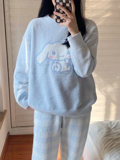 Sanrio Fashion, At Home Outfits, Fuzzy Texture, Kawaii Sanrio, Flannel Pajama Sets, Kawaii Stuff, Cozy Pajamas, Winter Pajamas, Bleu Pastel