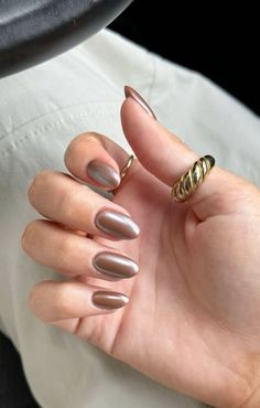 Classy Fall Nails 2023, September Nails Chrome, Light Brown Chrome Nails, Brown Nails With Chrome, Tan Chrome Nails, Chrome Fall Nails, Chrome Nails Fall, Brown Chrome Nails, Vaca Nails