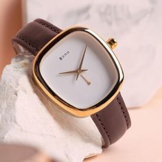 Aesthetic Watches For Women, Rings Aesthetic Gold, Vintage Rings Gold, Trendy Watches Women, Grunge Ring, Elegant Watches Women, Watches Women Simple, Engagement Rings Simple, Gold Ring Jewelry