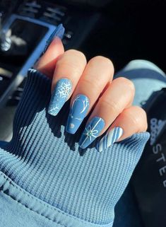 23+ Stunning Blue Snowflake Nails You'll Want To Try This Winter! Cute Winter Nail Ideas Simple, Winter Nail Blue, Blue With White Nails, Light Blue Holiday Nails, Blue Winter Nail Designs Snowflakes, Blue Christmas Nails Winter Snowflake Designs, Simple Blue Christmas Nails, Light Blue Winter Nail Designs, Blue And White Snowflake Nails