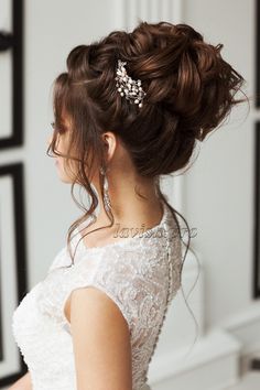 Hair Colors For Wedding, Stylish Bun Hairstyles, Bun Hairstyles For Wedding, High Bun Wedding Hairstyles, High Bun Wedding, Stylish Bun, Hairstyles For Wedding, Wedding Bun Hairstyles, Cool Look