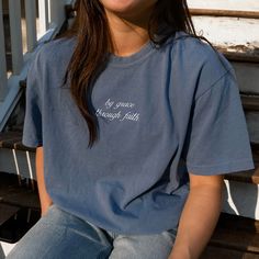 Футболка By Grace Through Faith, футболка с вышивкой стихов, комфортные цвета - Etsy Чехия Simple Tshirt Design Ideas, Embroidered Sweatshirt Diy, Simple Tshirt Design, Sweatshirt Diy, By Grace Through Faith, Grace Through Faith, Baggy Shirts, Christian Graphic Tees, Diy Shirts