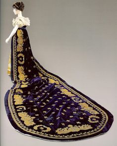 Purple silk velvet Empire court train heavily embroidered with gold thread in neo-classical motives. Court Gown, Historical Garments, Empress Josephine, Gown Indian, Royal Theme, Antique Dresses, Era Fashion