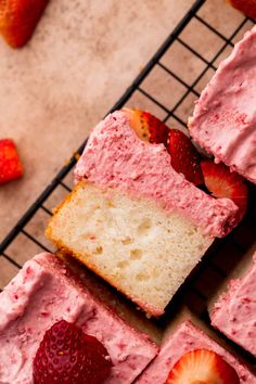 slices of strawberry pound cake on a cooling rack with fresh strawberries next to it