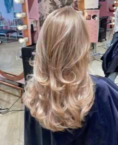 layers Blonde Hair Inspo Long Layers, Hair Layering Ideas, Light Layers On Medium Hair, Hair Inspo 90s Layers, Round Layers On Straight Hair, Layers With Face Framing Medium Hair, Light Blonde Hair Layers, Blonde Layered Hair Medium Wavy, Blonde Blowout Layers