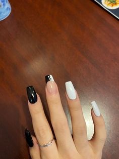 Yin Yang Nails Acrylics, Nail Inspo Grunge, Yin Yang Nail Art, Yin And Yang Nails, Black White Nail Art, Uñas Soft Gel, Yin Yang Nails, Almond Acrylic Nails Designs, Checkered Nails