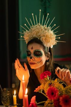 Catrina Costume, Dia De Los Muertos Decorations Ideas, Scary Halloween Costumes, Fantasias Halloween, Halloween Make Up, Halloween Make, Couple Halloween, Costume Makeup, Fete Halloween