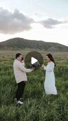 janine lagrimas • temecula photographer on Instagram: "I had the honor of doing my best friend’s GENDER REVEAL!!! 😭😭😭 She is an official BOY MOM 💙🦋 The way I had to keep my distance and keep my mouth shut so I didn’t spill the beans was so hard 😂 these moments mean so much to me and I LOVE that I get to know first hehe 😜🤭 also, should I add florist to my resume? I had so much fun making this bouquet!! 😂💐  Congratulations Igualdo family!! I can’t wait to watch Ezra become the best big brother ✨" Flower Bouquet Gender Reveal, Gender Reveal Bouquet Flowers, Gender Reveal Flower Bouquet, Gender Reveal Bouquet, Gender Reveal With Flowers, Flower Gender Reveal Photoshoot, Gender Reveal Flowers, Gender Reveal Ideas For Family