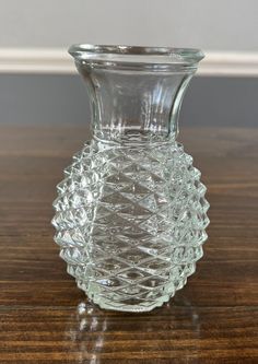 Vase Vintage FTD Florist Flower Vase Pineapple Pattern Clear Glass 5-3/4" 1985. Condition is Used. Shipped with USPS Ground Advantage. Pineapple Pattern, Vase Vintage, Flower Vase, Flower Vases, Florist, Clear Glass, Pineapple, Vase, Glass